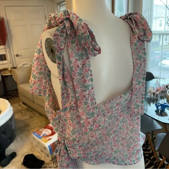 Lovers + friends floral top - Picture 7 of 8